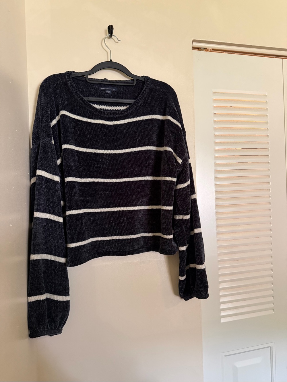 AMERICAN EAGLE Navy and White Striped Knit Sweater